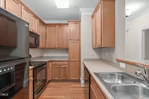 928 Portstewart Dr, Cary, NC 27519 - Photo 16