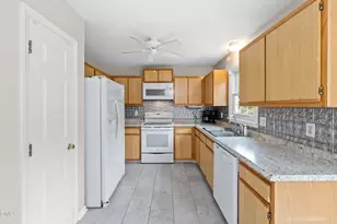 46 Richmond Dr, Clayton, NC 27527 - Photo 6