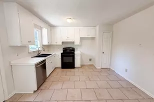 328 Thornwood Ln, Youngsville, NC 27596 - Photo 4