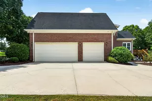145 Huntington Dr, Dunn, NC 28334 - Photo 4