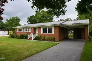 414 E Bostic St, Beulaville, NC 28518 - Photo 4