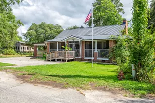 211 E Elm St, Bladenboro, NC 28320 - Photo 2