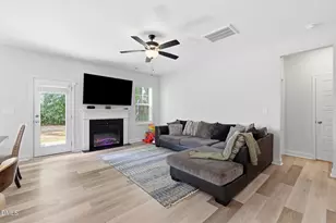 675 Amusement Dr, Hope Mills, NC 28348 - Photo 14