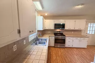 102 Carmel Ct, Cary, NC 27511 - Photo 2