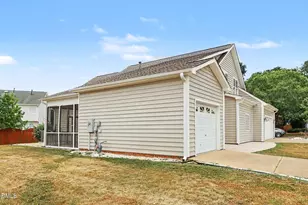 2032 Weaverline Dr, Fuquay-Varina, NC 27526 - Photo 6