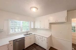 6641 Lynndale Dr, Raleigh, NC 27612 - Photo 4