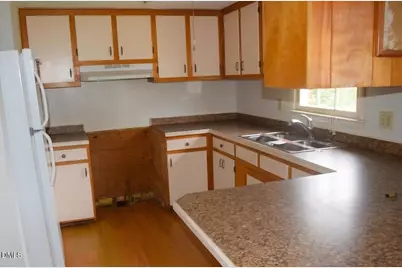 205 W B Street, Erwin, NC 28339 - Photo 4