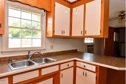 205 W B Street, Erwin, NC 28339 - Photo 6