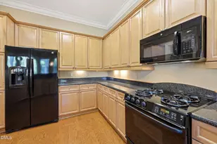 2801 Glenwood Gardens Ln, Raleigh, NC 27608 - Photo 14