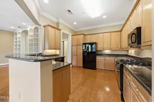 2801 Glenwood Gardens Ln, Raleigh, NC 27608 - Photo 4