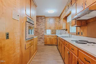597 Parkview Dr, Burlington, NC 27215 - Photo 14