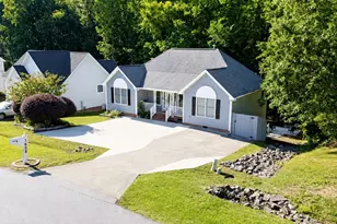 1608 Rogers Pointe Ln, Creedmoor, NC 27522 - Photo 2