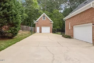 10108 Clairbourne Pl, Raleigh, NC 27615 - Photo 4