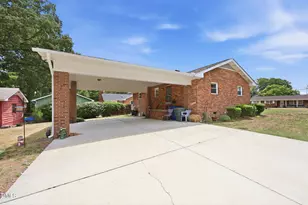 500 Oakwood Ln, Graham, NC 27253 - Photo 4