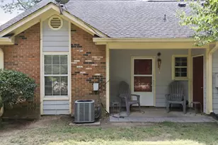 200 Old Spring Hill Ln, Fuquay-Varina, NC 27526 - Photo 6