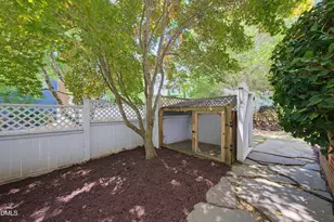 102 Parkside Cir, Chapel Hill, NC 27516 - Photo 6