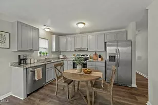 203 N Sellers St, Selma, NC 27576 - Photo 4