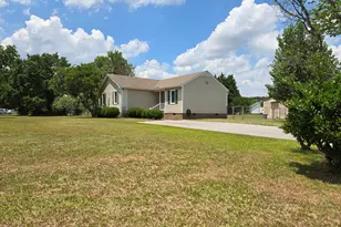 221 Country Ln, Clayton, NC 27520 - Photo 8