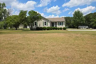 221 Country Ln, Clayton, NC 27520 - Photo 2