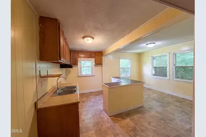 621 McIver Street, Sanford, NC 27330 - Photo 2