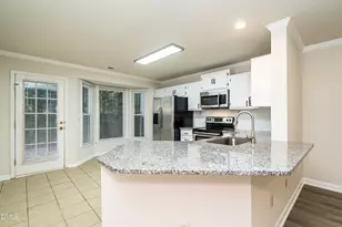 330 Silverberry Ct, Cary, NC 27513 - Photo 10