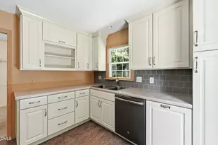 701 N Dale Ct, Burlington, NC 27215 - Photo 12