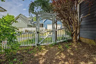 913 Edgewater Cir, Chapel Hill, NC 27516 - Photo 40
