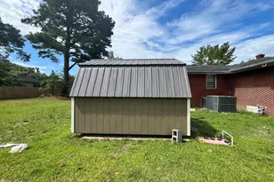 612 W Noble St, Selma, NC 27576 - Photo 4