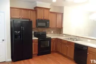 132 Linden Park Ln, Cary, NC 27519 - Photo 2