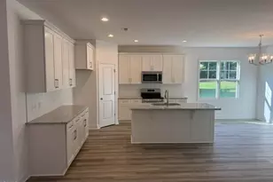 199 Waters Edge Dr, Erwin, NC 28339 - Photo 2
