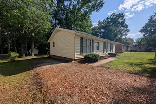 118 E McIver St, Zebulon, NC 27597 - Photo 4