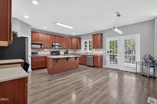 100 Drakeshire Ct, Morrisville, NC 27560 - Photo 8
