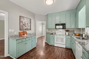 212 Mitchell Ave, Clayton, NC 27520 - Photo 2