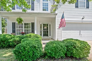 605 Pyracantha Dr, Holly Springs, NC 27540 - Photo 2
