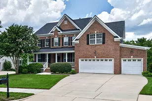 404 Crooked Pine Dr, Cary, NC 27519 - Photo 2