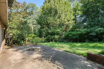 4900 Larchmont Drive, Raleigh, NC 27612 - Photo 32