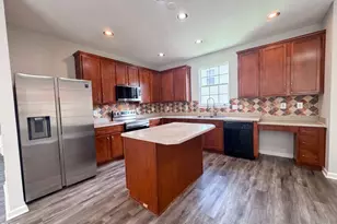 2618 Dutch Grove Cir, Raleigh, NC 27610 - Photo 2