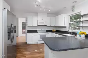 211 Oxford Hills Dr, Chapel Hill, NC 27514 - Photo 12