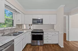 8109 Round Oak Rd, Raleigh, NC 27616 - Photo 16