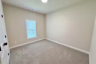 404 S Eastwood Dr, Benson, NC 27504 - Photo 14