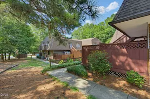 386 Summerwalk Cir, Chapel Hill, NC 27517 - Photo 4
