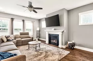 2516 Glade Mill Ct, Fuquay-Varina, NC 27526 - Photo 4