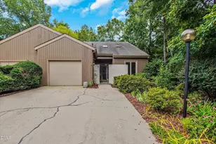 1 Ellsworth Ct, Chapel Hill, NC 27517 - Photo 4