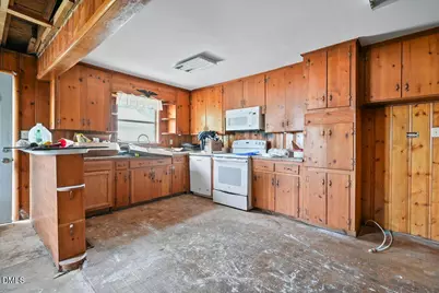 208 E C Street, Erwin, NC 28339 - Photo 8