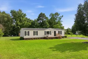 102 Clifton Ridge Dr, Pikeville, NC 27863 - Photo 1