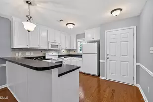 585 Pinecroft Dr, Clayton, NC 27520 - Photo 2