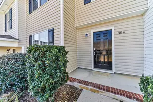 304 Whitehall Ct, Clayton, NC 27520 - Photo 2