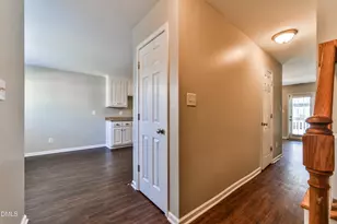 304 Whitehall Ct, Clayton, NC 27520 - Photo 4