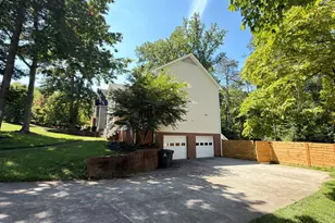 2089 Pembrooke Forest Dr, Winston Salem, NC 27106 - Photo 2