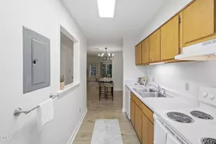 2502 Avent Ferry Rd, Raleigh, NC 27606 - Photo 14